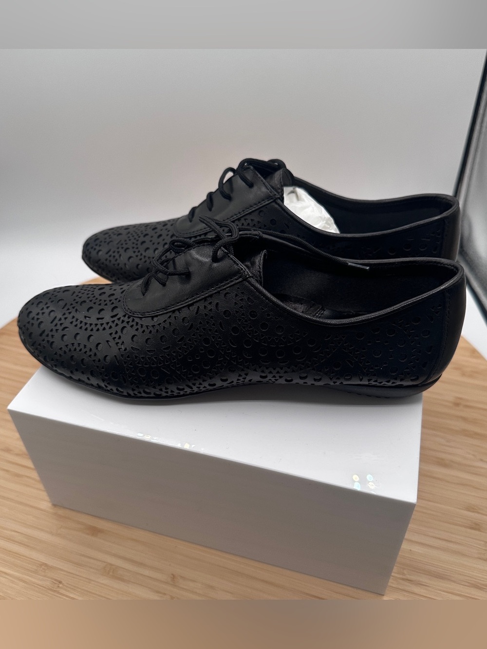 New in box - Vintage Sesto Meucci - Betka laser cut leather sneaker - size 8 - Picture 3 of 11